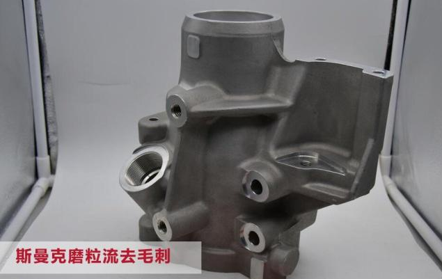 閥體<a href='http://m.lifemessy.com' target='_blank'><u>交叉孔去毛刺</u></a>，是令人十分苦惱的事情。一來閥體交叉孔多，二來交叉孔毛刺不像表面毛刺那樣容易接觸，所以，如果用人工對(duì)閥體<a href='http://m.lifemessy.com' target='_blank'><u>交叉孔去毛刺</u></a>，十分緩慢。