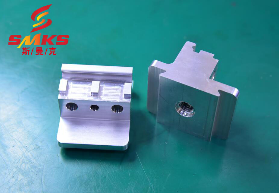 鋁合金<a href='http://m.lifemessy.com' target='_blank'><u>交叉孔去毛刺</u></a>最新工藝